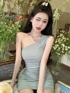 紧身性感辣妹斜肩连衣裙女夏季时尚无袖弹力露肩夜店绿色包臀短裙