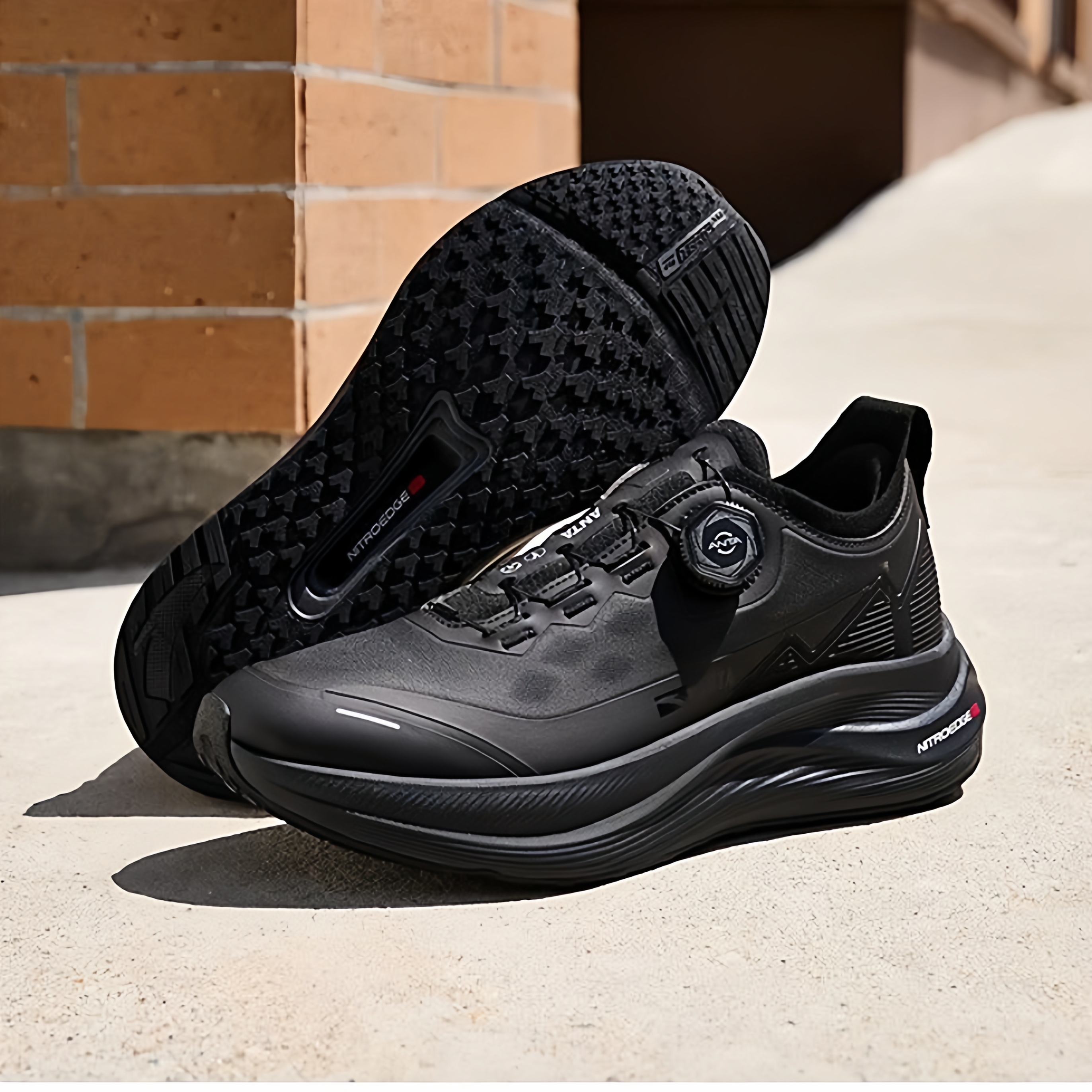 安踏鞋男绝阅缓震跑步鞋8综训黑色旋钮休闲通勤运动鞋112545502R