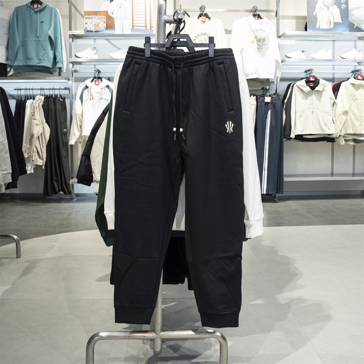 安踏凯里欧文系列加绒运动长裤男美式3休闲宽松卫裤子172541307N