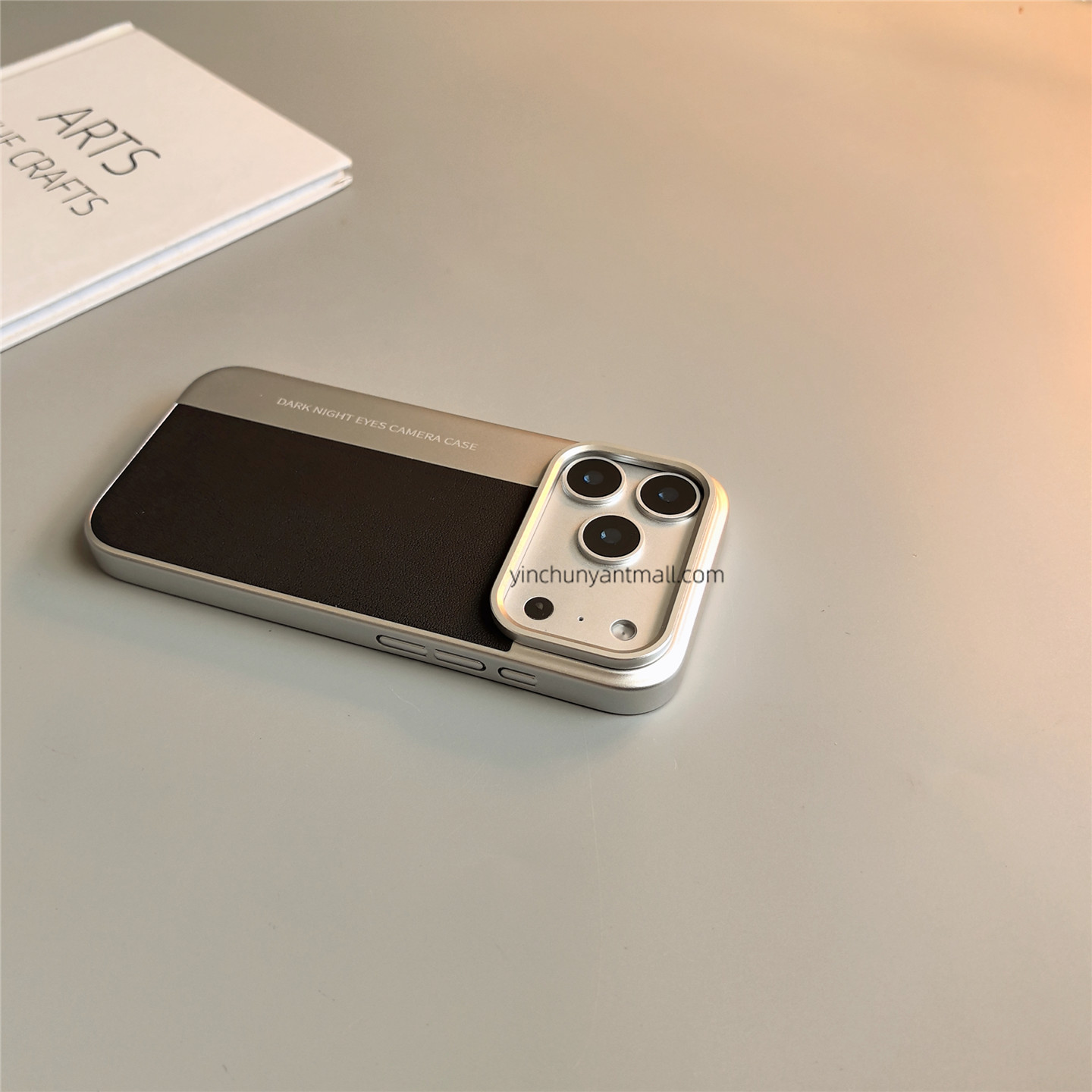 黑色相机款贴皮适用苹果17手机壳硬壳17Promax磨砂15pro简约16高级感iPhone15防摔14新款全包16pro男女超好看