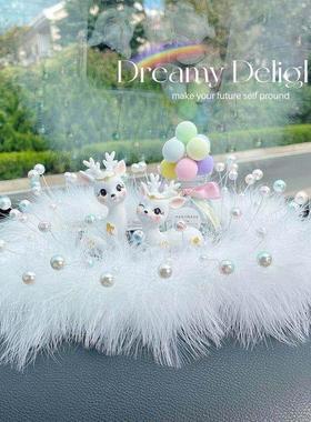 车载摆件一路平安鹿款高档女神款车内中控台装饰用品汽车香水