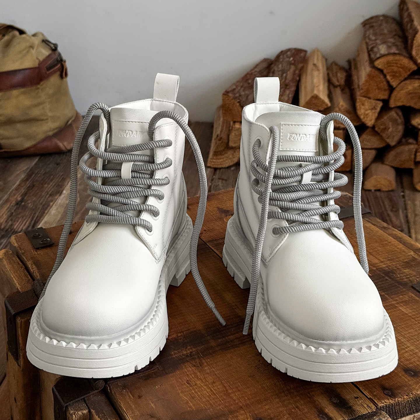 痞帅马丁靴男款2025新款厚底白色工装靴高帮机车靴子中帮情侣短靴