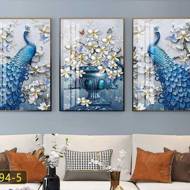 现代轻奢玄关装饰画入户过道壁画孔雀镶钻晶瓷画沙发背景墙三联画图片