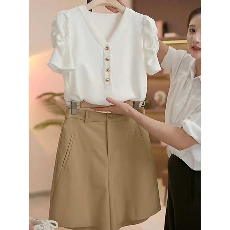 夏装搭配一整套时尚减龄V领正肩短袖T恤短裤两件套宽松休闲套装女