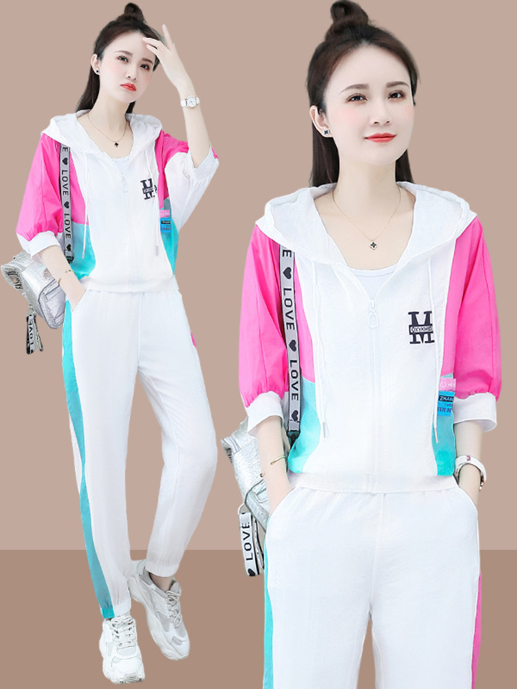 여성 운동복 세트 2024 여름 새로운 캐주얼 패션 투피스 세트 대형 서양식 유행 연령 감소 반팔