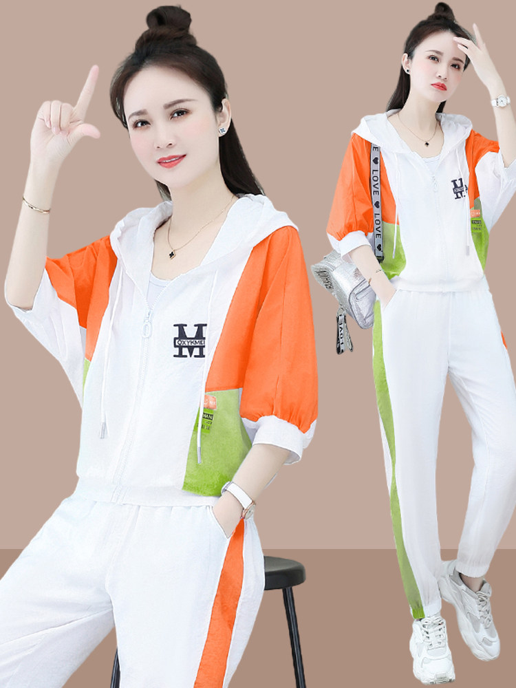 여성 운동복 세트 2024 여름 새로운 캐주얼 패션 투피스 세트 대형 서양식 유행 연령 감소 반팔