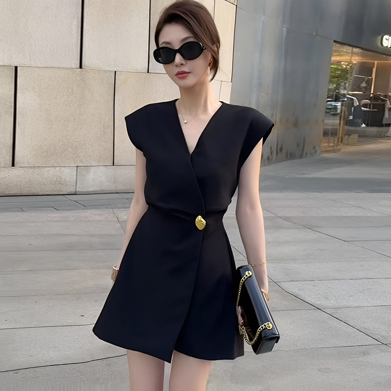 赫本风气质黑色休闲连体裤女装2026夏季新款御姐小众酷飒阔腿短裤