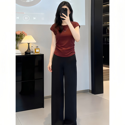 不撞款红色短袖t恤阔腿裤套装女