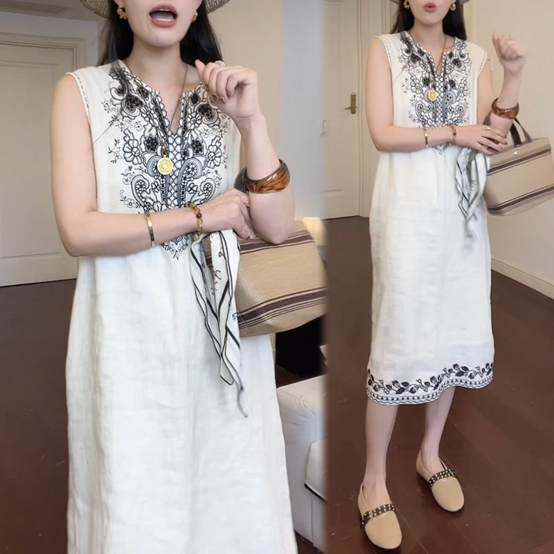 气质重工刺绣亚麻连衣裙2026新款今年流行爆款宽松休闲背心长裙女