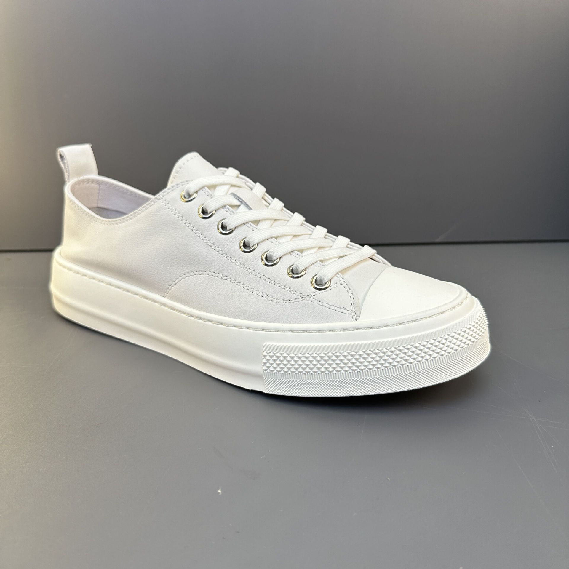 春夏新款时尚休闲男鞋真皮小白鞋男百搭潮男板鞋