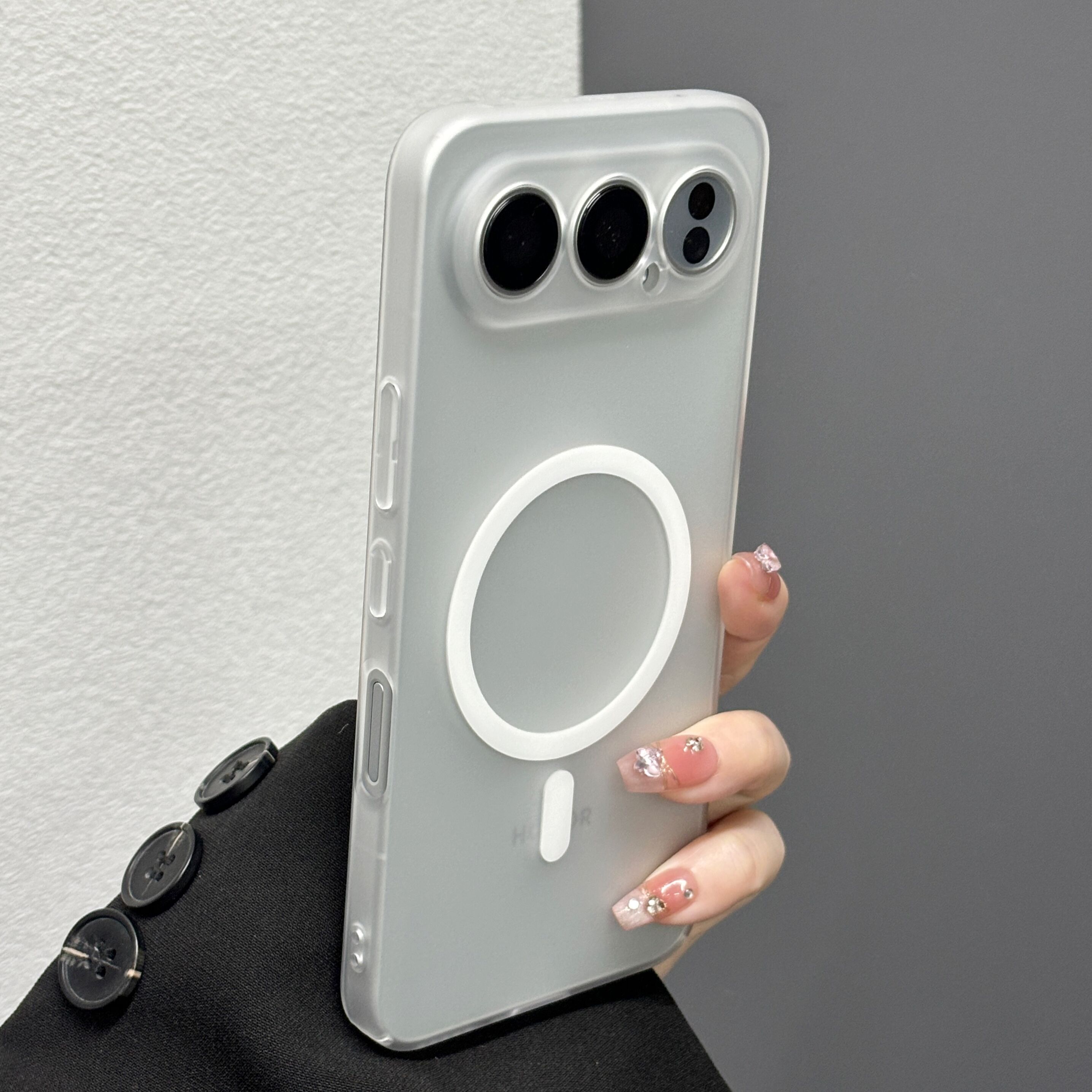 磨砂透明磁吸手机壳简约