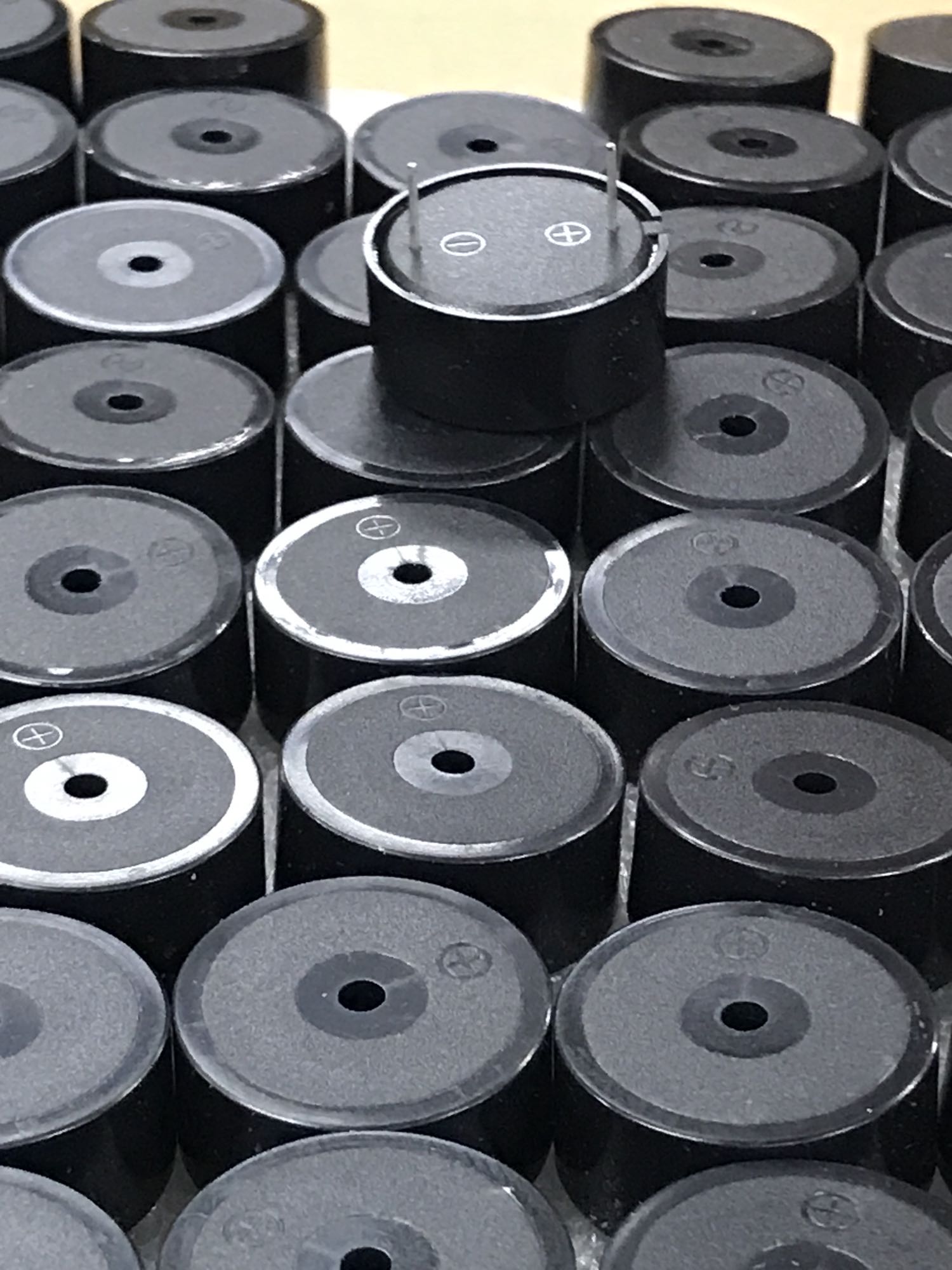 厂家 直销直流有源2310压电式23*10mm有源蜂鸣器2310蜂鸣器3~24V