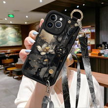适用iPhone苹果16手机壳新款15背带14plus斜挎挂绳13全包防摔promax油画荷花ip11腕带12软硅胶xs简约7保护套8