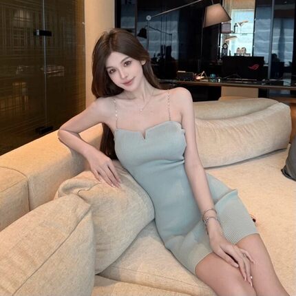 纯欲辣妹风纯色链条吊带连衣裙女夏季新款小众设计性感包臀短裙子