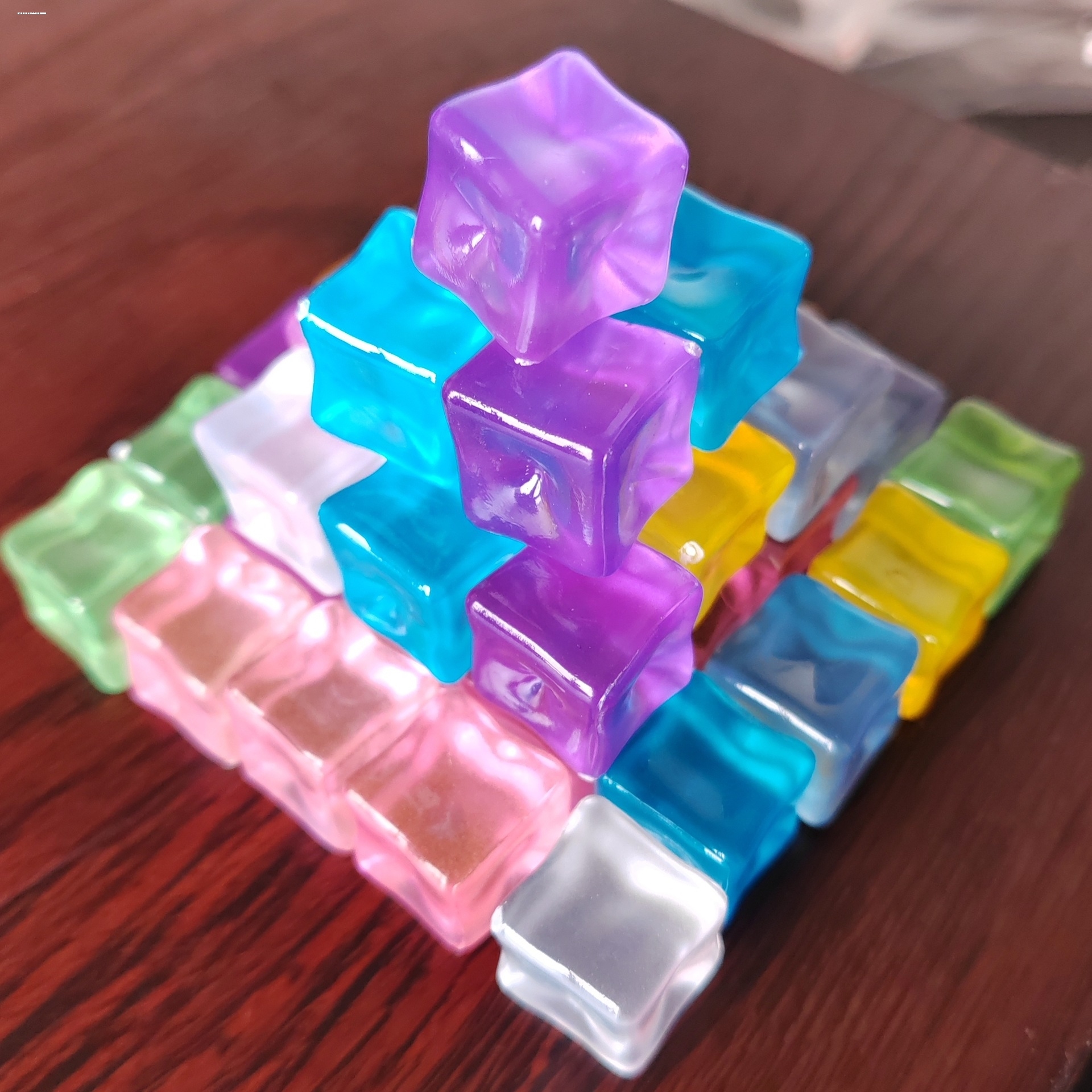 夜光冰块彩色方块夜光石摆件DIY水晶饰品儿童透明发光石