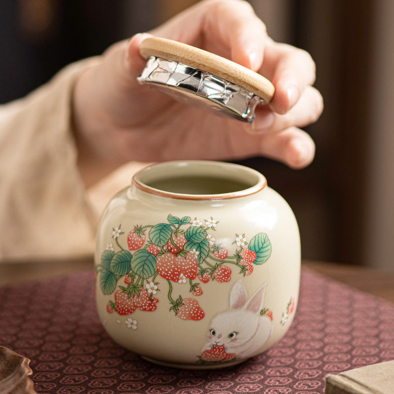 米黄汝窑茶叶罐草莓小兔