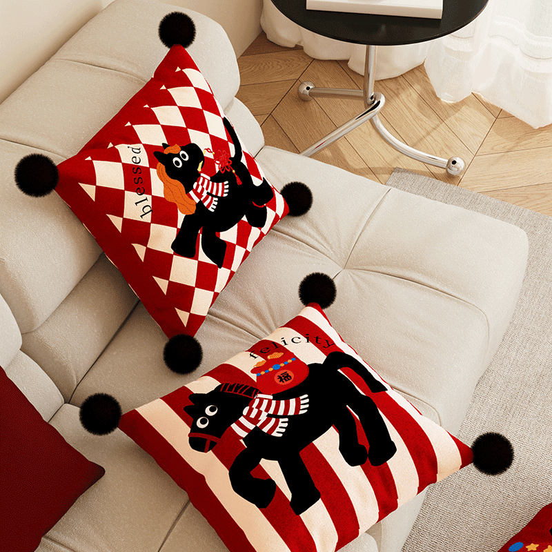 卡通红色抱枕客厅沙发靠枕马年