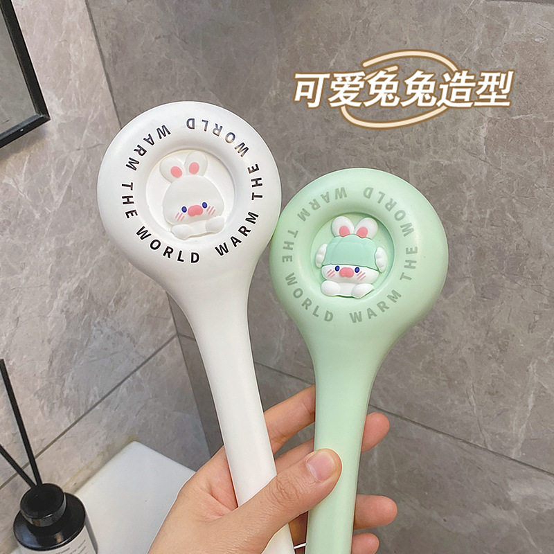 少女洗澡刷搓澡沐浴球搓