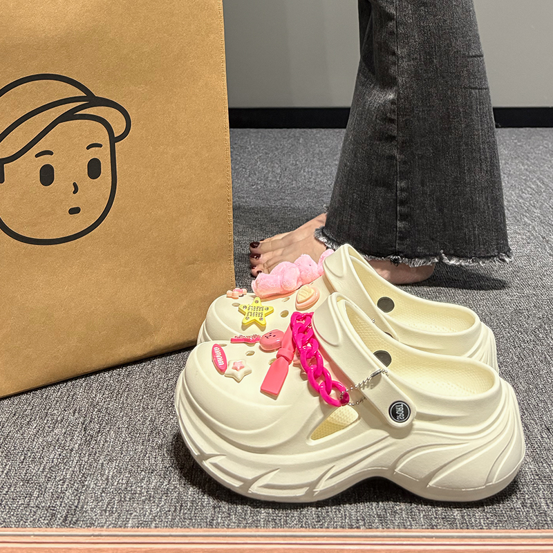 2025新款网红爆款夏季洞洞鞋女款外穿卡通兔小个子增高厚底拖鞋潮