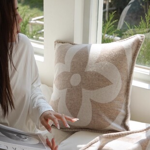 Texdream态度 四叶草 现代轻奢羊绒抱枕休闲毯客厅沙发床头靠垫套