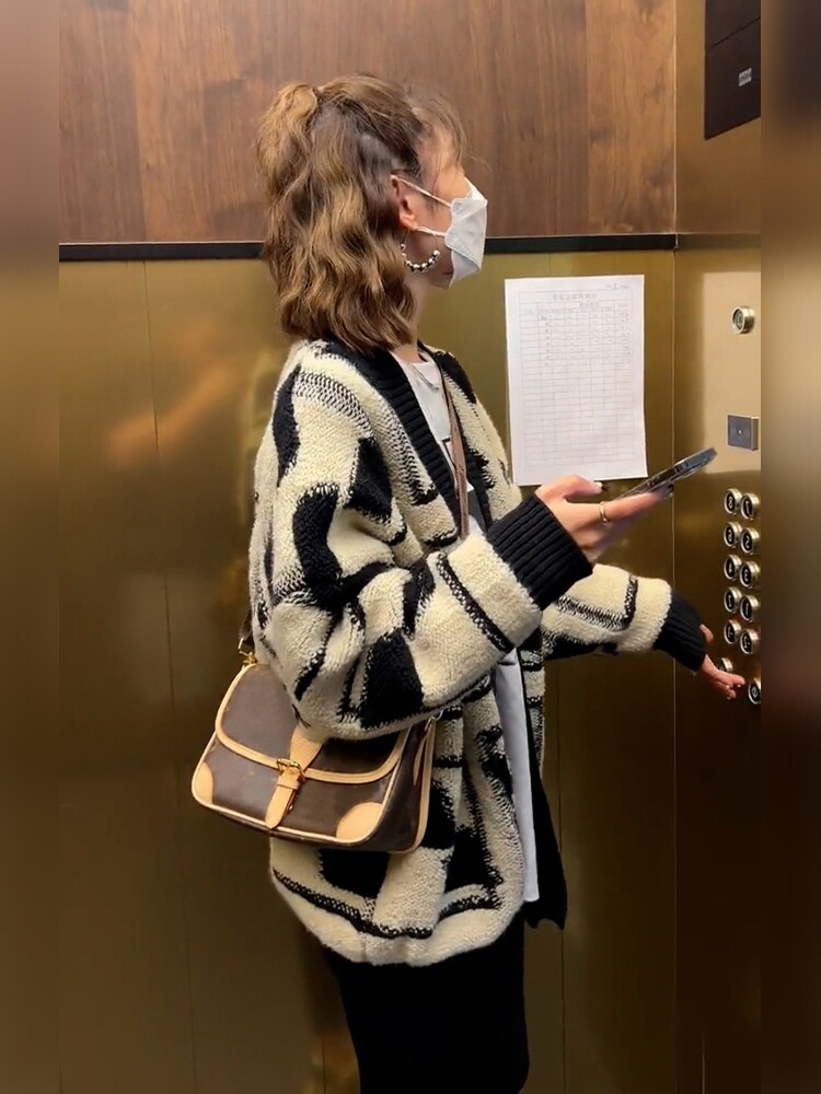 欧洲站秋冬新款法式复古高级感针织上衣慵懒风宽松毛衣开衫外套女