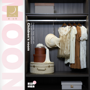 MOON慕空间样板房儿童衣帽间女孩裙子外套摆件售楼处展厅摆设道具