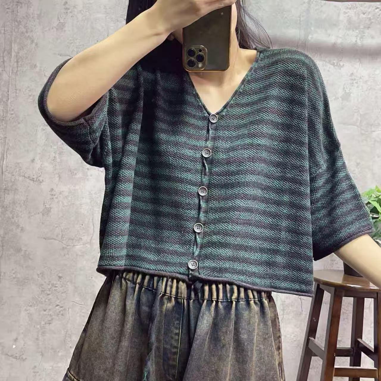 短款条纹百搭V领毛衣开衫