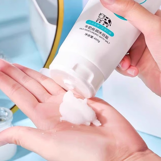 屈臣氏儿童牛奶沐浴盐洗澡盐全身去角质止痒磨砂膏搓澡女男士专用