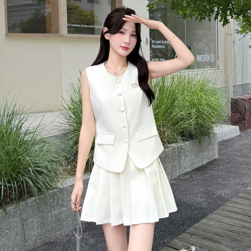 无袖马甲西装百褶短裙套装女夏季2025款巨好看的套裙两件套小个子