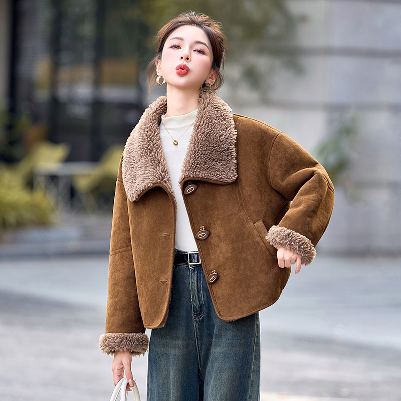 羊羔毛皮毛一体麂皮加绒外套女款