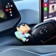 蜡笔小新车载饰品摆件怀挡装 饰玩偶公仔创意中控台适用于特斯拉