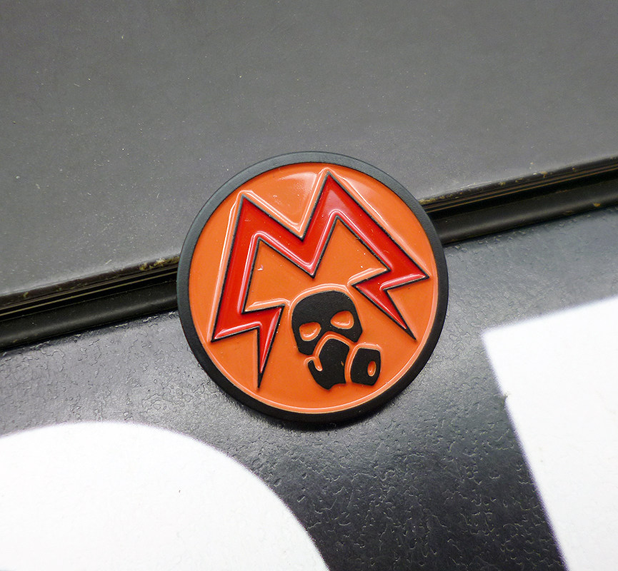 地铁离去逃离标志胸章 metro2033阿尔乔姆游戏周边饰品挂件胸针酷