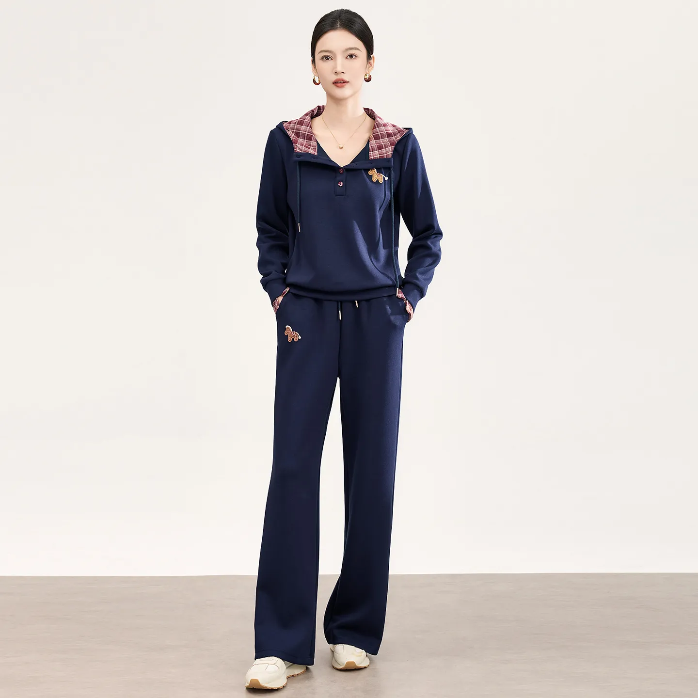 高端时尚洋气轻熟休闲运动连帽套装女2026新款春秋卫衣阔腿裤两件,女装/女士精品,时尚套装,淘宝优惠券,粉丝福利购,淘宝优惠卷