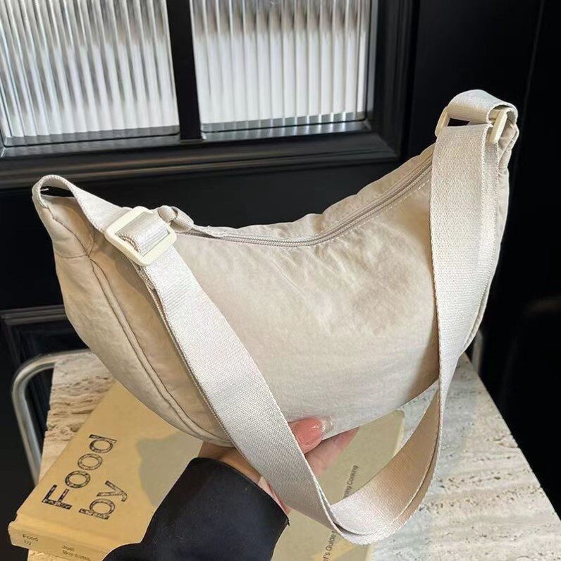 大容量新款 休闲百搭单肩斜挎包 设计感运动风小众通勤饺子包