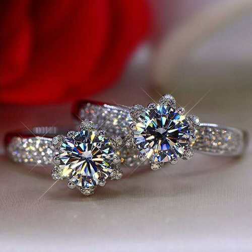 时尚进口莫桑石群镶女钻戒