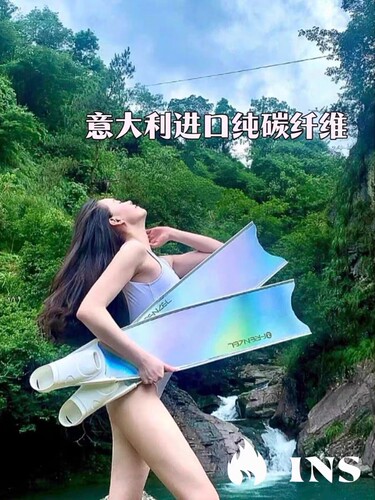 碳纤维脚蹼脚蹼轻盈意大利进口