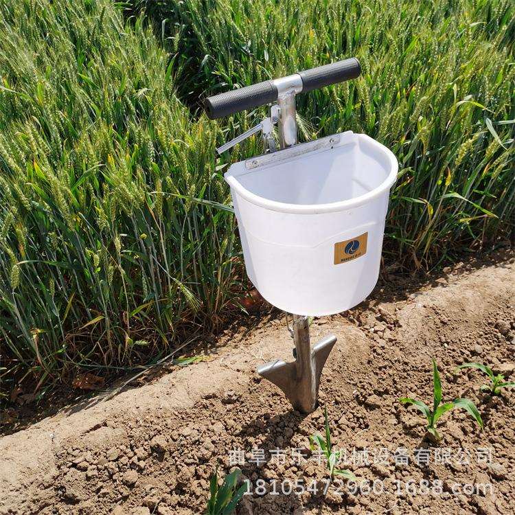 新型铁锹式果树施肥机农用果园硬地施肥机施肥神器