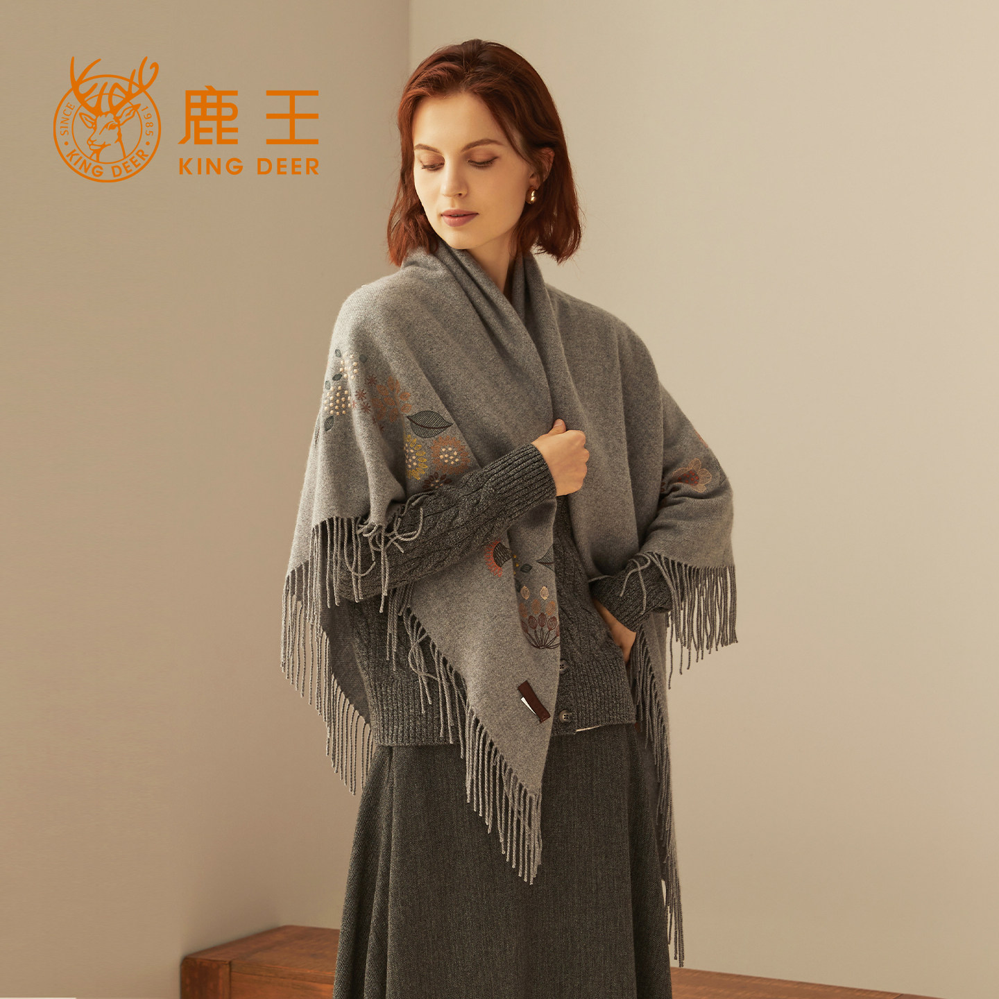 鹿王100%纯山羊绒披肩女士休闲百搭外搭绣花流苏保暖简约秋冬新款