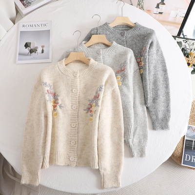 韩系温柔风立体花朵刺绣毛衣