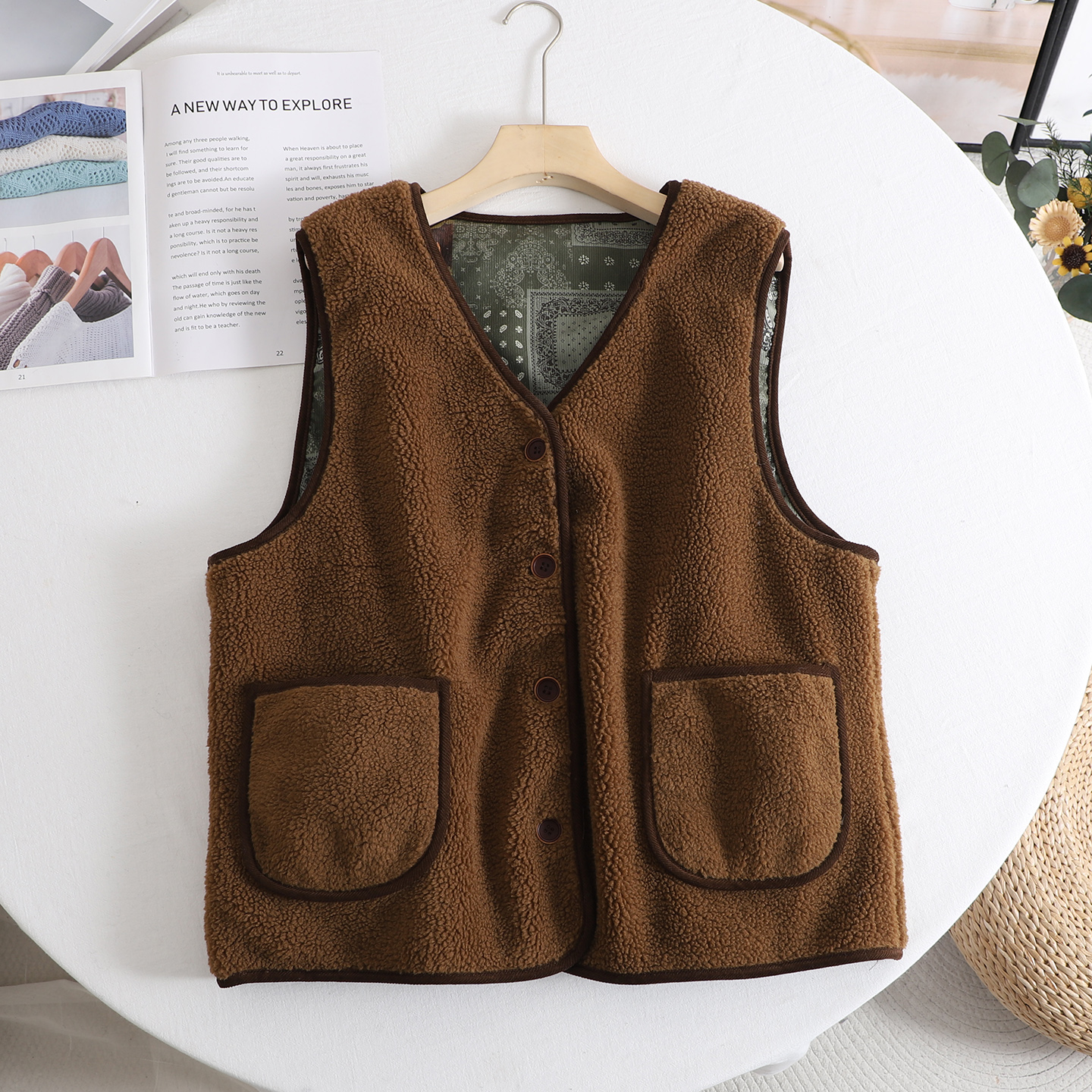 设计感复古羊羔毛两面穿马甲