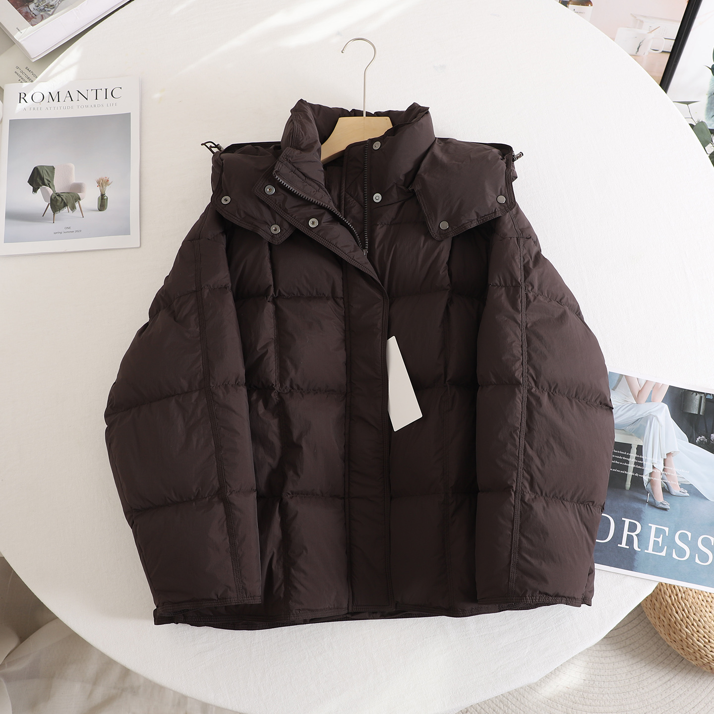 蓬松保暖连帽羽绒服女