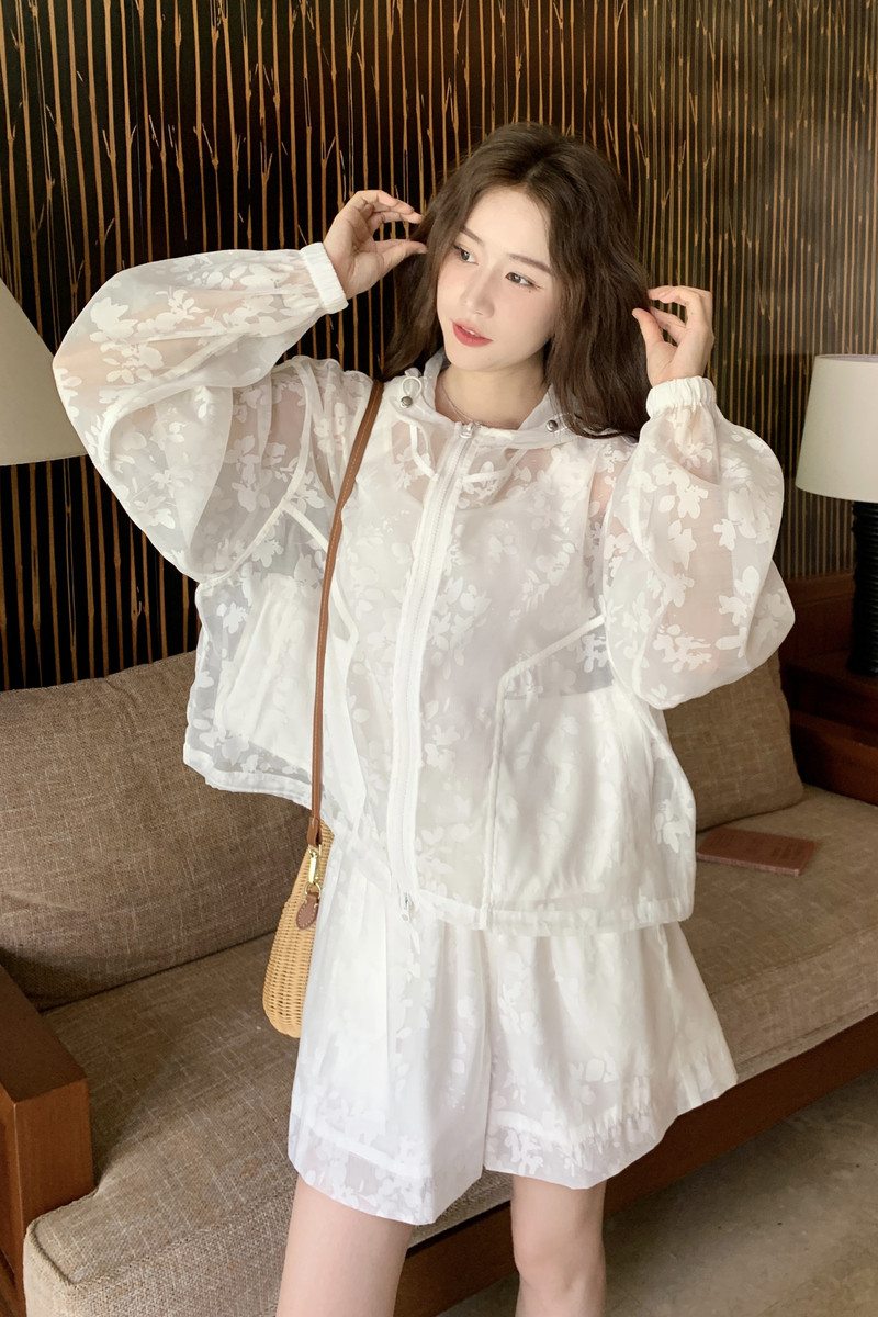 白色碎花防晒衣套装女夏轻薄连帽长袖拉链开衫外套罩衫短裤两件套,女装套装/套裙,2C259