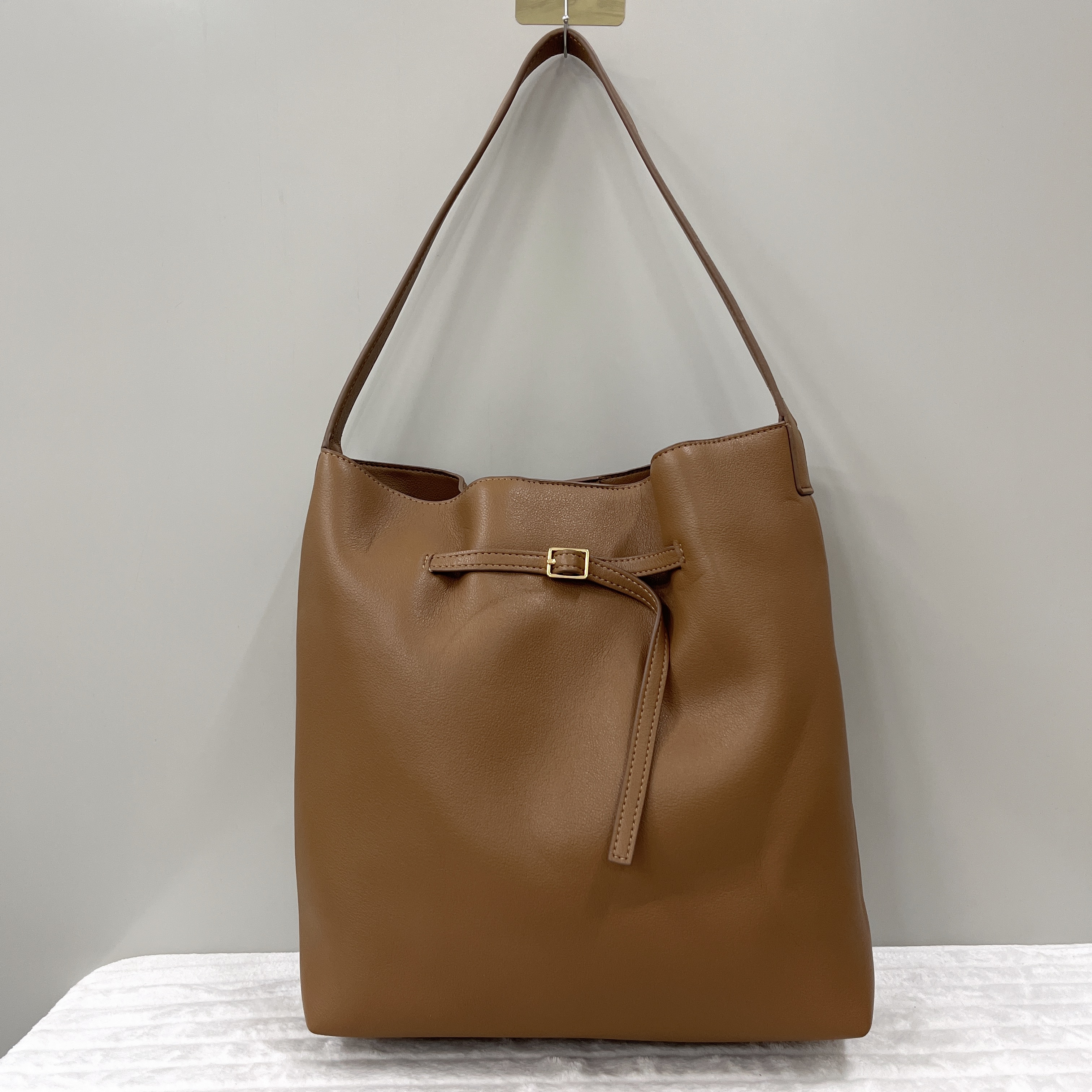 外贸尾货出西班牙MNG质感时尚百搭软PU通勤水桶单肩腋下包