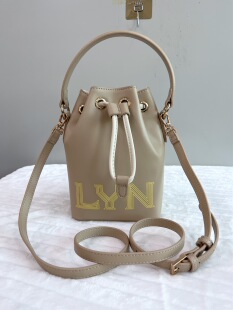 外贸尾货出泰国LYN时尚百搭高质感女士手提包单肩斜挎包水桶包