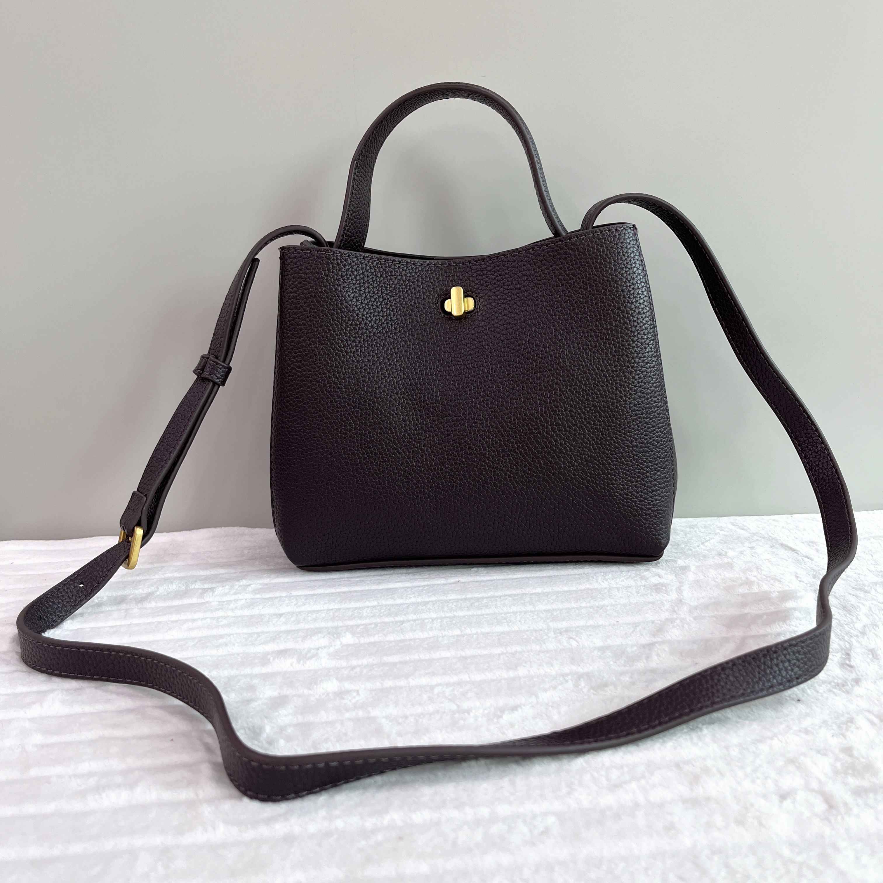 外贸尾货出西班牙MNG质感时尚百搭通勤小水桶手提单肩斜挎包包