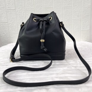 外贸尾货HM女士高品质时尚百搭抽绳水桶包斜挎包