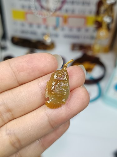 4281Y-天然冰黄翡，双面雕小鱼吊坠