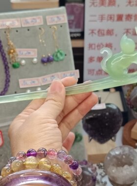 131-岫玉精工手工雕刻猫咪扑蝶发簪
