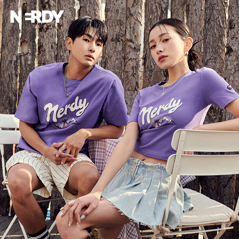 NERDY2023夏季新款零食系列趣味妙卡巧克力图案显瘦短袖女宽松t恤