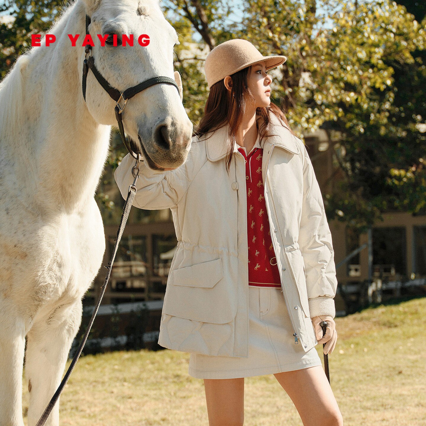 雅莹鹅绒宽松中长款翻领羽绒外套